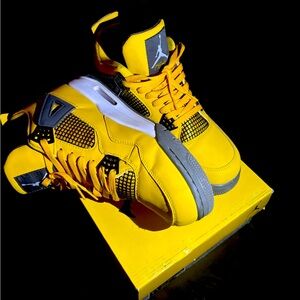 Nike Men's Air Jordan Retro IV 4 Lightning 2021 Tour Yellow